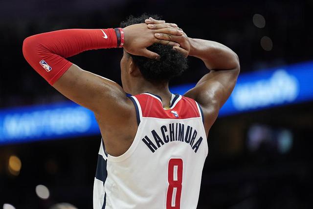 东契奇35+10哈登乔治低迷 独行侠大胜快船3-2