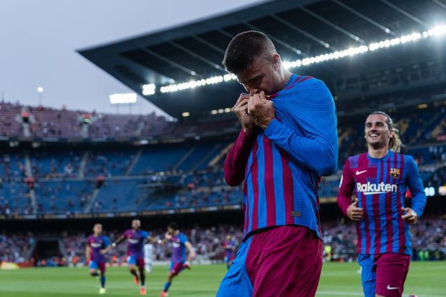 五大联赛本赛季最佳阵容 莱万搭档萨拉赫冲锋陷阵