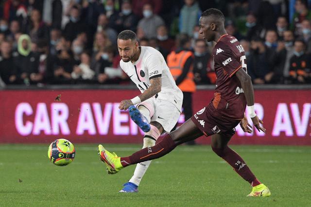 利拉德35+11雄鹿力克快船 鹈鹕轻取老鹰4连胜