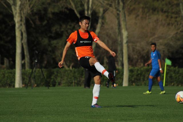 比苏马开场13秒吃黄牌 创造英超联赛历史纪录